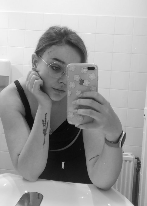 How do you guys feel about make-up less (almost) Feya? I&rsquo;m experimenting with wearing less and different<a href="/tag/hetperfecteplaatje"class="tags"><span>#hetperfecteplaatje</span></a><a href="/tag/perfecteplaatje"class="tags"><span>#perfecteplaatje</span></a>