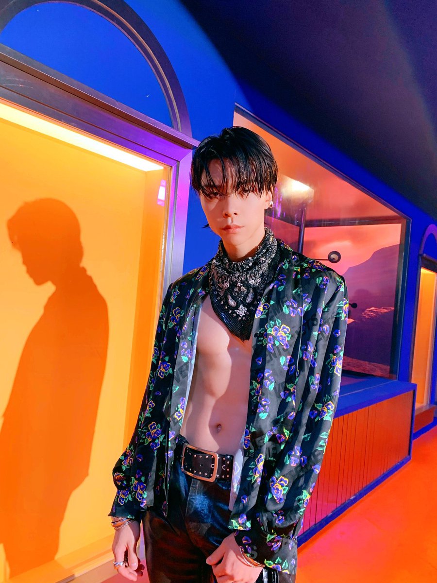nctsuuh's tweet photo. don’t forget to have dinner 💚 https://t.co/IYny3mzkXR