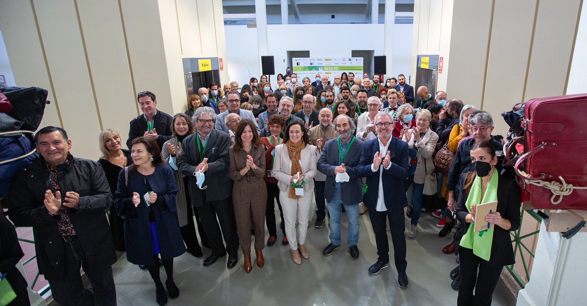 SCULTOferia's tweet photo. Foto de familia en la inauguración de la IV edición de #SCULTO. 

Deseando que pronto llegue una total normalidad, solo nos hemos quitado las mascarillas para la foto📸 😷

#yovoyasculto #feriasculto #feriajoya #escultura #arte #coleccionismo #arteparatodos #feriadearte https://t.co/pBdF9f0aoN