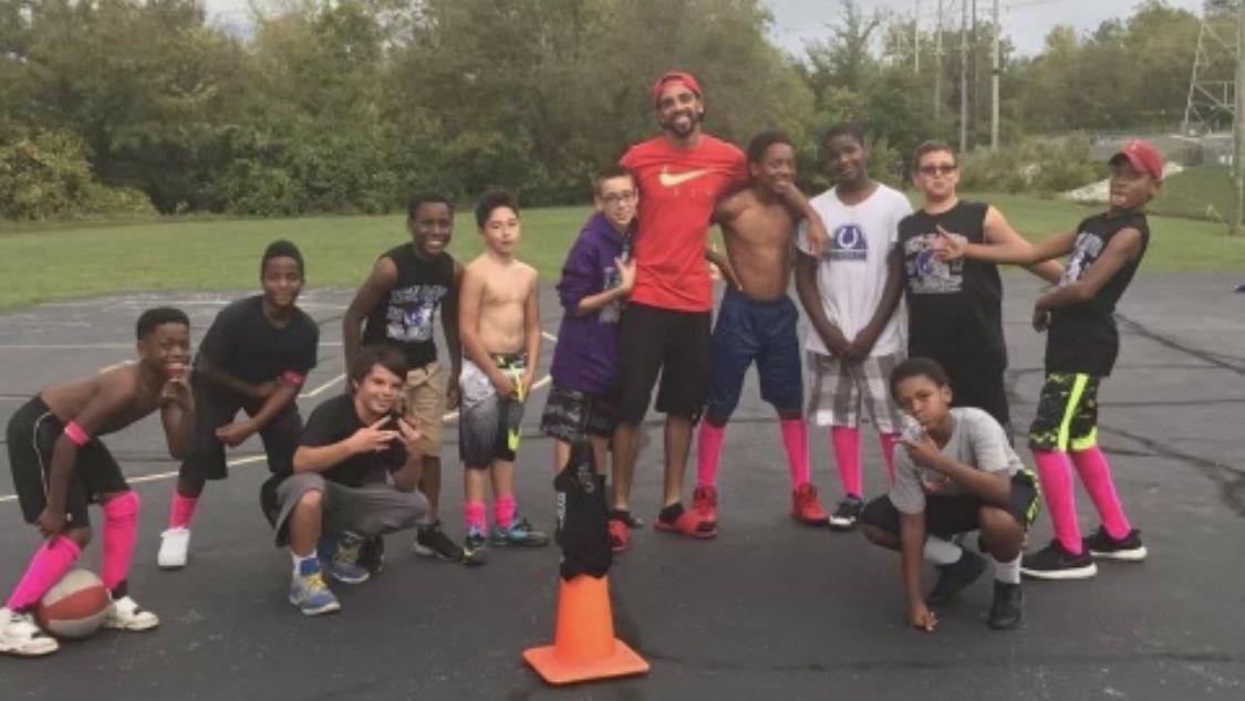 AverySr12's tweet photo. I’ve been blessed to watch them grow up. @DrewGotXFactor @AlexHoward67 @howardadonus @NateWil15328872 @_nehemiah28 @AveryThompsonJ1 @HankdaTank152 @hurnse21 #MyBoys💜 https://t.co/oKs1Jbjswq
