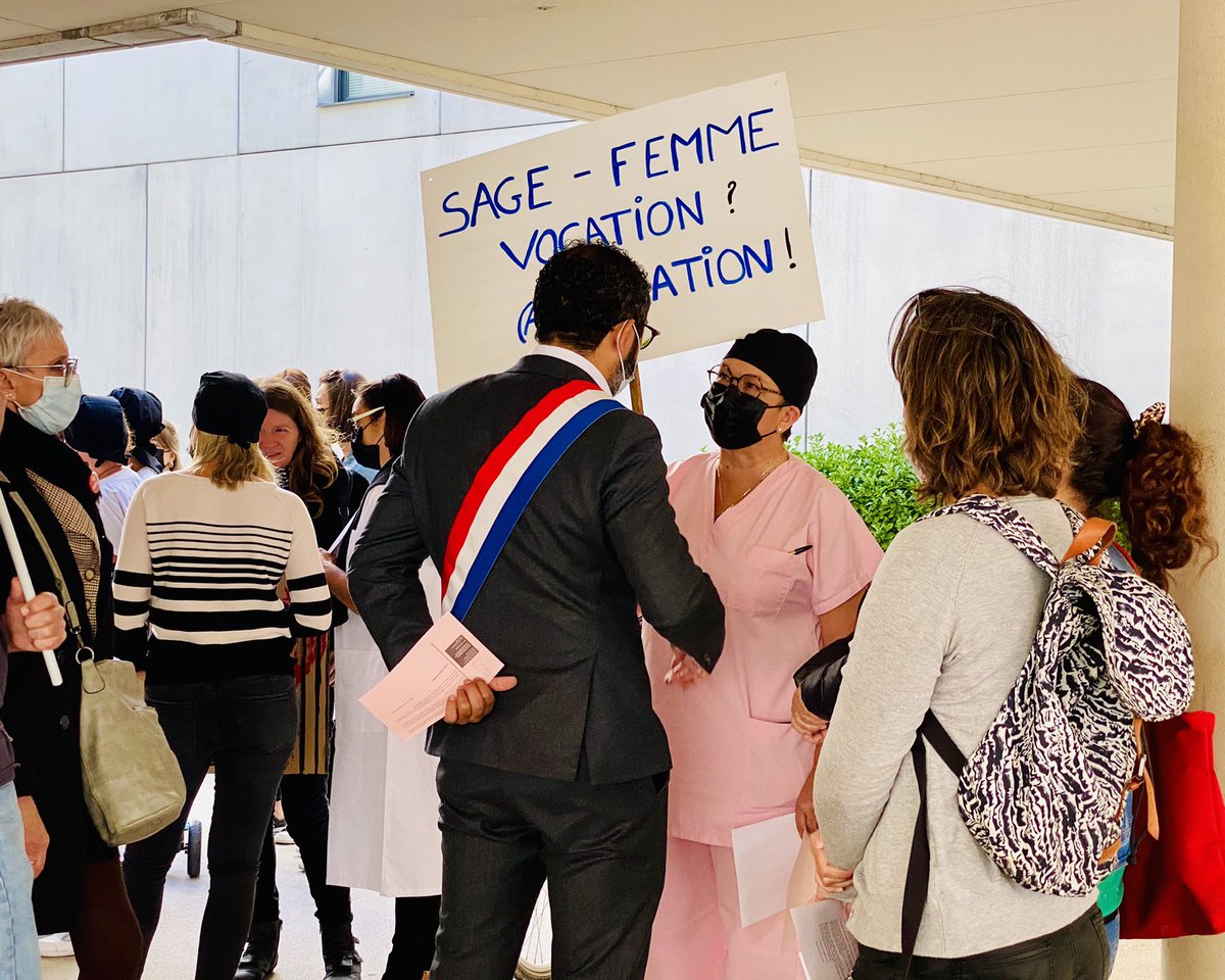 GuillaumeChiche's tweet photo. Mobilisé avec les sages-femmes à l’ @HopitaldeNiort pour soutenir leurs revendications. 

Leur profession n’est pas reconnue à leur juste valeur, nous demandons une vraie reconnaissance de leur statut et une rémunération plus juste.✊💪 

#SageFemmeEnLutte #1Femme1SageFemme https://t.co/GOISqWRWiS
