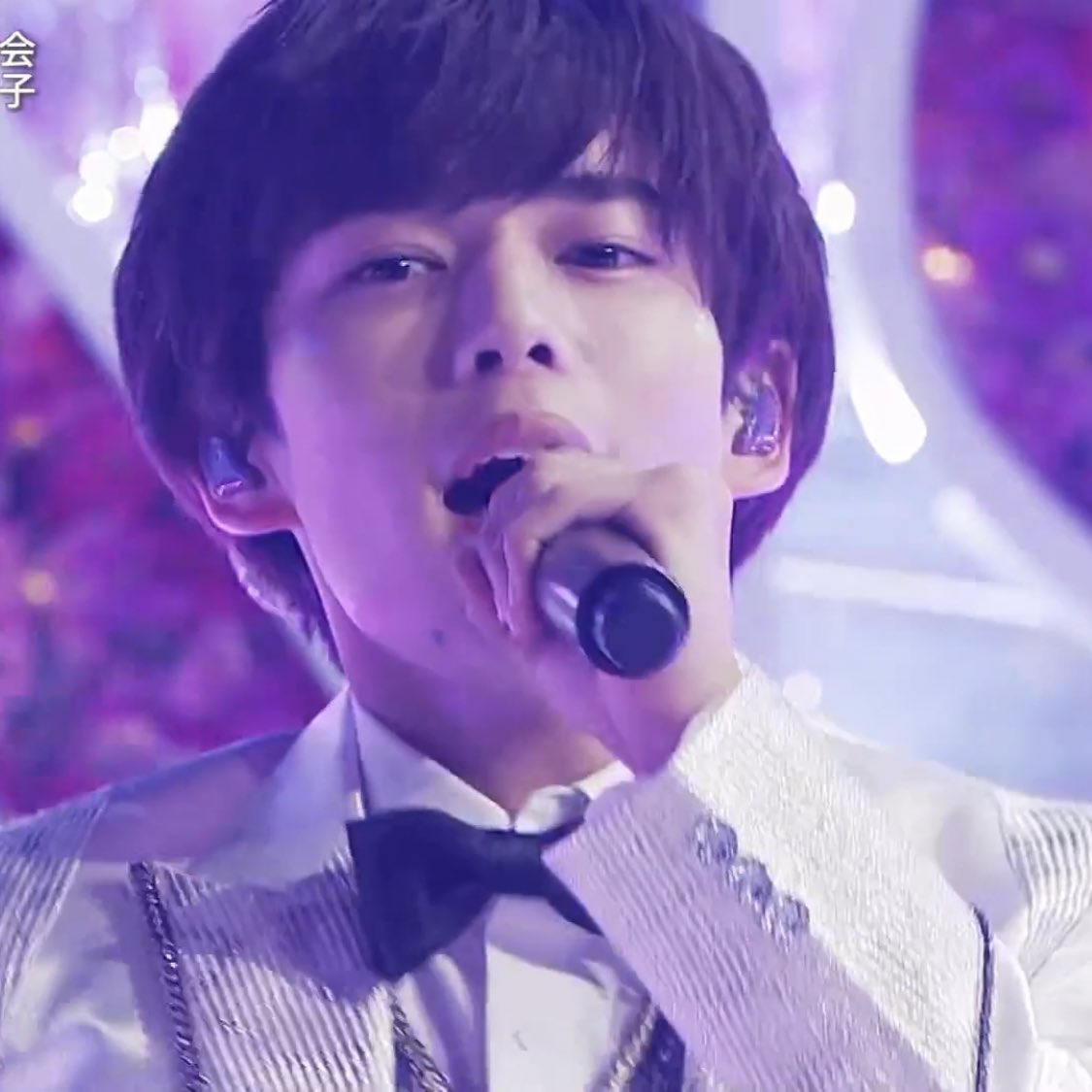 KK36779143's tweet image. 最初から最後まで終始謙杜くんを色んな角度や目線から抜いてくれるカメラマンさん神です😇✨
曲の最後では謙杜くんセンターにいてなんかもう…最高すぎた(*｀ω´)b
ギャップの振り幅えっぐ🤦‍♀️💛バチくそかっこよかった！見事に射抜かれて死んだ(‘､3_ヽ)_はぁ…好き💘
#FNS歌謡祭秋
#長尾謙杜