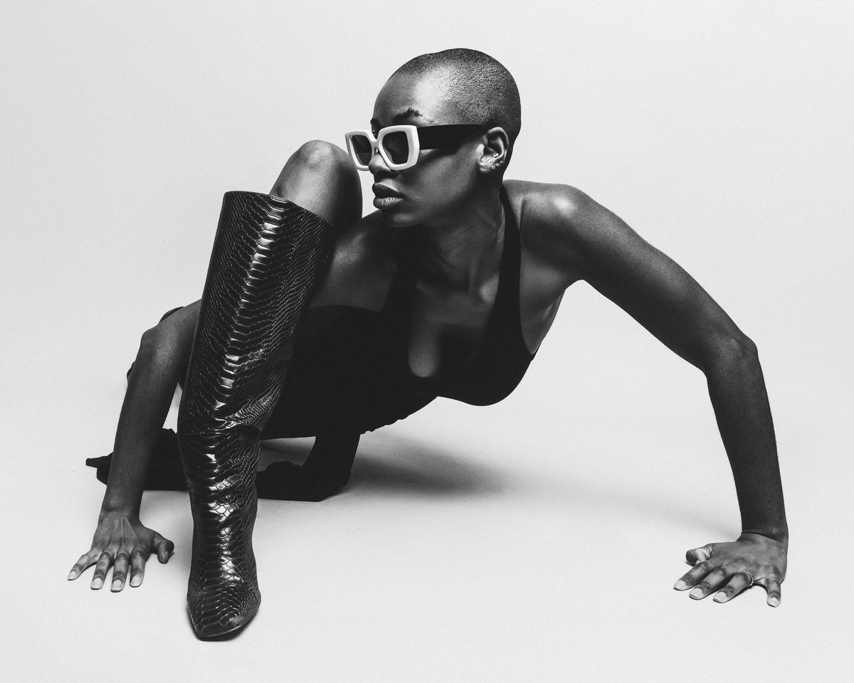 camcrewstudios's tweet photo. caught a vibe.
now i'm swimmin' in it.

#BootsonNecksSeason 
#nyc #fashion #style #boots #blackbeauty #blackphotographer 

https://t.co/PfZoCu4uIh https://t.co/HscANBKnjP