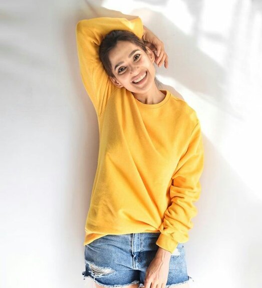 Gud Evening Fans!
आजपासूनच सुरू होणाऱ्या शारदीय नवरात्रोत्सवाच्या सर्वांना हार्दिक शुभेच्छा!
नवरात्रीचे हे नवरंग तुमच्या आयुष्यातं सुख, ऐश्वर्य, समृद्धि बीबीसी घेऊन येऊ दे 
आजचा रंग पिवळा आनंद आणि उत्साहाचा
#navratri2021
#Day1st
#Todaysspecial
#Yellow