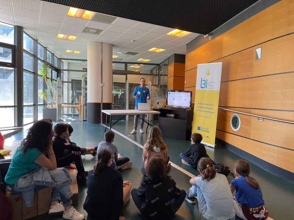 L3i_LaRochelle's tweet photo. Les scolaires 👩‍🎓👨‍🎓 profitent de la #FDS2021 pour découvrir certains travaux du laboratoire à la #mediatheque.
Au programme cet après midi :
👉Découvrez ce que vos déplacements disent sur vous
👉 Gestion de la confiance et de la réputation des systèmes blockchain https://t.co/yBatbYKtrd