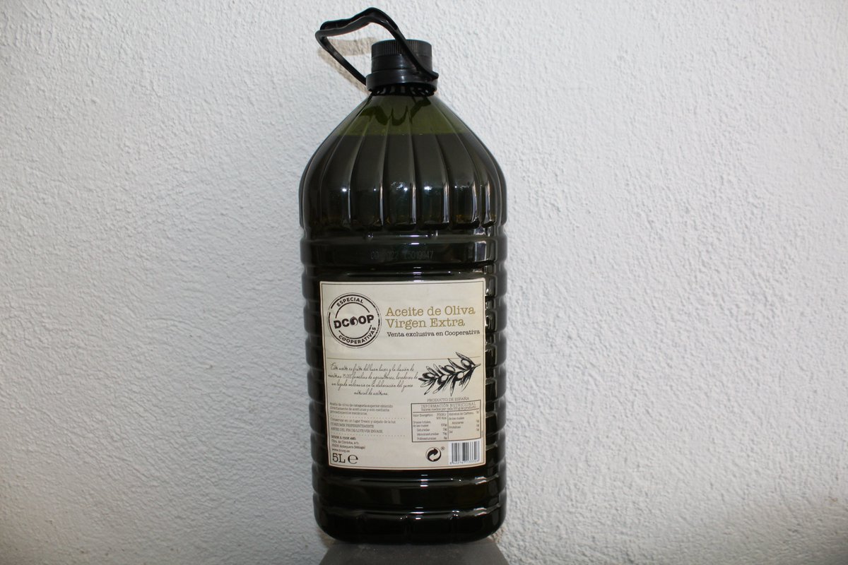 🔴🔴🔴 Hoy hemos recibido los 425 litros de aceite donados por <a href="/GrupoDcoop/">Grupo Dcoop</a> a <a href="/DiarioJAENes/">Diario JAÉN</a> como dotación del premio Mar de Olivos en la reciente entrega de los galardones Jiennenses del Año 2020. ¡Gracias! #construimosunacomunidadquesueña
#SeamosMásPueblo