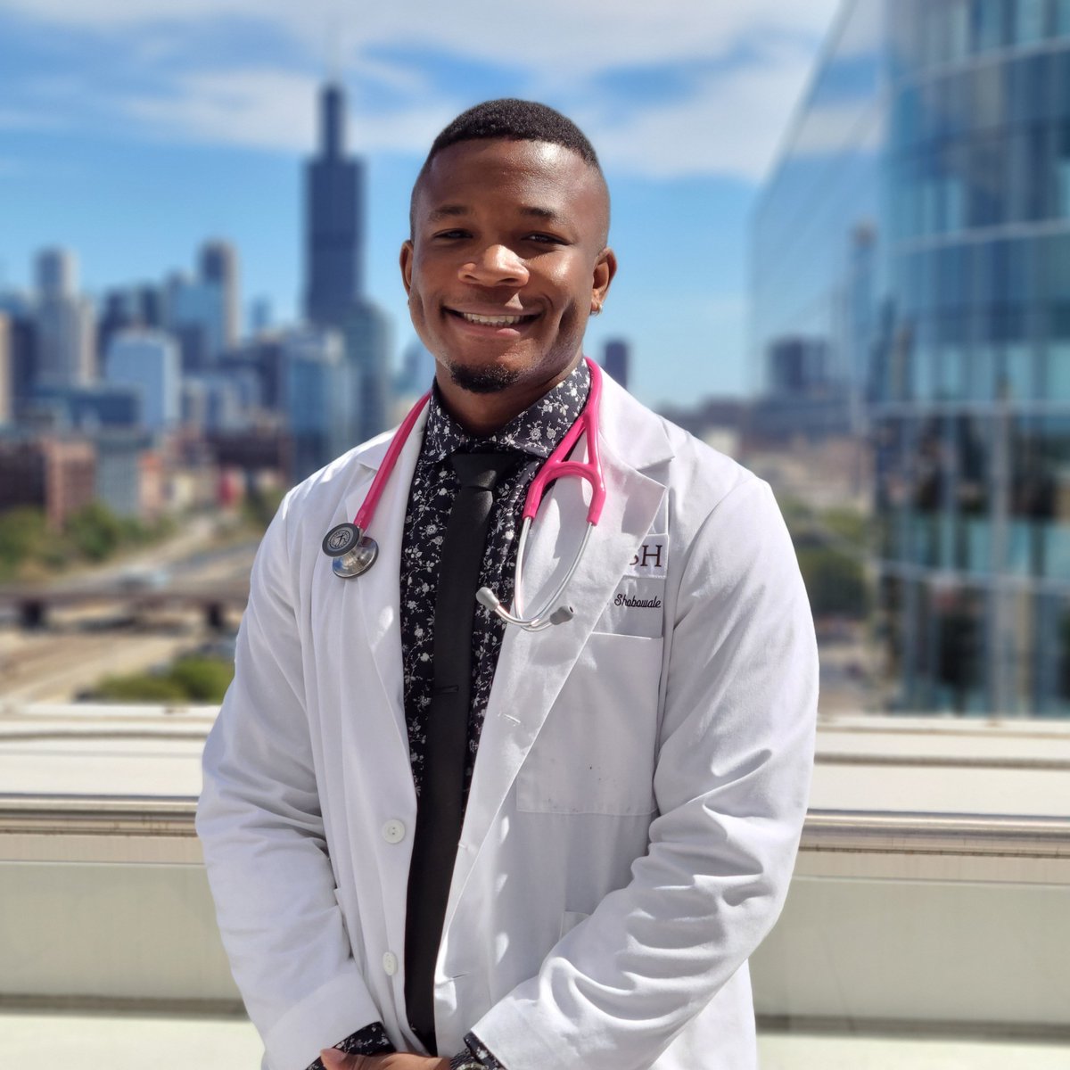Hello #EMTwitter! My name's Ola Shobowale & I'm an #EMbound MS4 @rushumedcollege in Chicago. Interests include social EM, LGBTQ+ health, mental health, addiction med, poverty & homelessness. Also love fashion, music & skateboarding! Exited for this journey😎#Match2022 #MedTwitter