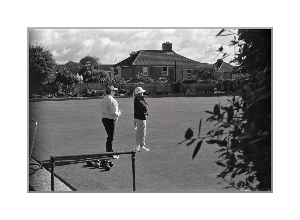UnaOculusAperta's tweet photo. Ladies Bowls
Dress Code: Black&amp;White  - of course
#Fomapan400A rated at EI:200 &amp; dev'd in #FX55 1+9 11mins at 20°C
Scanned with #NikonD600 + #NikonES2 &amp; post processed with #GIMP - levelled (no sharpening nor other filters applied)
#IShootFilm #BelieveinFilm https://t.co/4A3mju23uO