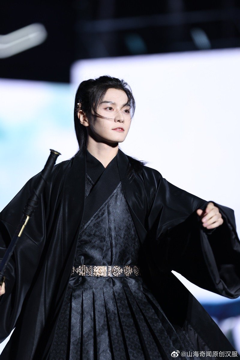forxuebayi's tweet photo. [211007] 山海奇闻原创汉服 weibo update (2)

แบรนด์ชุดฮั่นฝู 山海奇闻 มาลงรูปปาอีค่ะ 🥰

#薛八一 #XueBayi #เซวียปาอี https://t.co/CMw8xPvpub