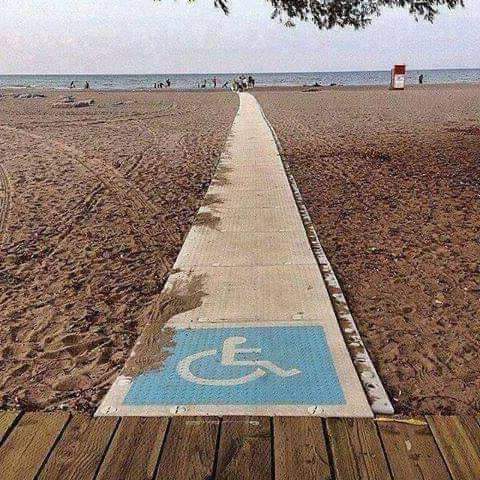 eliistender10's tweet photo. Every beach must have these please https://t.co/RBpxRr9lIC