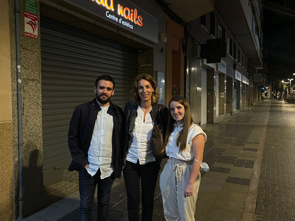 PD_Castelldfels's tweet photo. 🔊 Ahir vam rebre la visita de l'@angelschacon I l'@ivetcastano. Vam gaudir d'una passejada pel centre de Castelldefels i d'una xerrada molt enriquidora. Aprenem dia a dia per millorar Castelldefels.

#pdecat
#angelschacon
#Castelldefels https://t.co/PVHaHna016