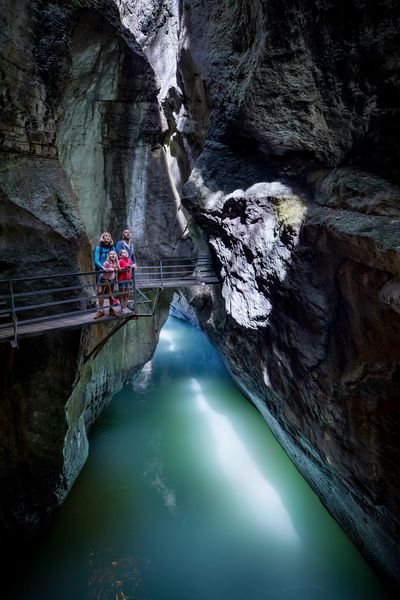 Have you ever heard of the spectacular #Aare Gorge? Take the #Luzern-#Interlaken Express to Meiringen, then change to the regional train to either the "Aareschlucht West" or "Aareschlucht Ost" stop – rides included in the #swisstravelpass 🚞🇨🇭 A visit worthwile! <a href="/zentralbahn/">Die Zentralbahn.</a>