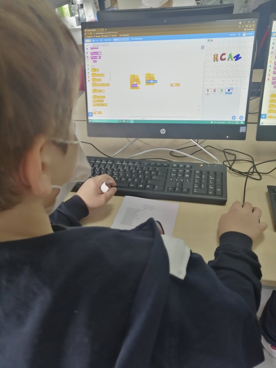 belkismihci's tweet photo. 5. sınıflarımız #CLILIT derslerinde bilişim teknolojileri terimlerini İngilizce olarak öğreniyor ve bilgisayar laboratuvarında kendi animasyonlarını oluşturarak İngilizceyi Bilişim Tekn. dersi kapsamında kullanıyorlar. #tededirnekoleji @SormazSemih @tamercetin84 https://t.co/LKNPdJfhIk