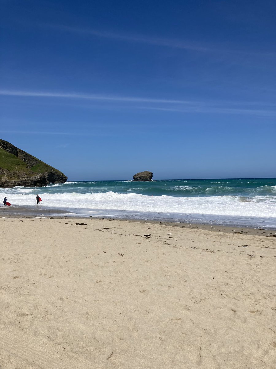 PUNCMirren's tweet photo. Today’s online training on resuscitation has got me reflecting on past experiences. I am super proud of the personal growth I can see in myself and wonder what I will feel like 3 years from now ⭐️. #punc21 #westudent #healthcare https://t.co/kL0XKXx3CD