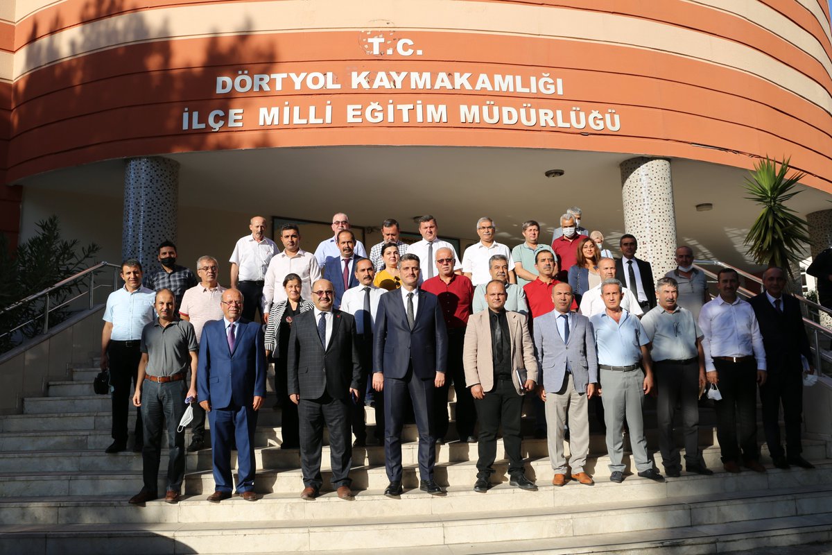 İl Milli Eğitim Müdürü Sayın Mesut ÇERKO, Dörtyol Kaymakamı Sayın Aydın ERGÜN’ü İlçe Milli Eğitim Müdürü Sayın Mehmet TOKSOY eşliğinde ziyaret etti. 
İlçedeki okul müdürleri ile İlçe Milli Eğitim Müdürlüğü'nde toplantı düzenledi. 
<a href="/tcmeb/">Millî Eğitim Bakanlığı</a> <a href="/mesutcerko/">Mesut Çerko🇹🇷</a>
