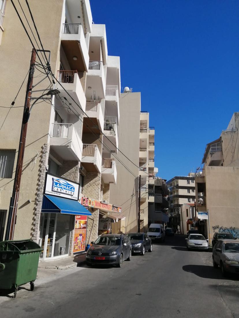 HRTsport's tweet photo. Evo kakvi uvjeti su dočekali #Vatreni u #Larnaca na #Cipar kad su doputovali uoči sutrašnje utakmice kvalifikacija za SP https://t.co/EWrQeQBJvu