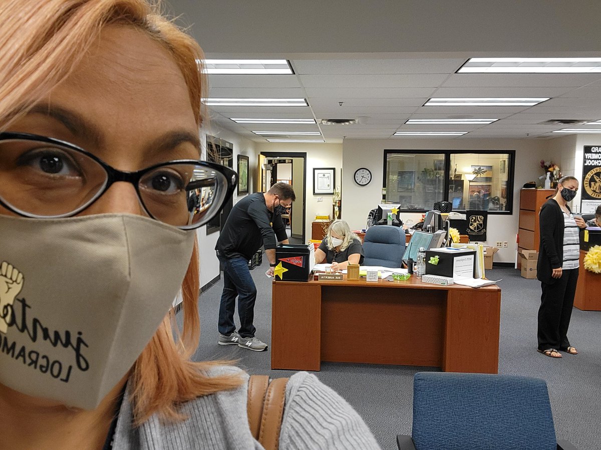 mathgirl915's tweet photo. Always ALWAYS busy at a high school main office! #RMRockets #EDUC502 https://t.co/TVikeNqbjr