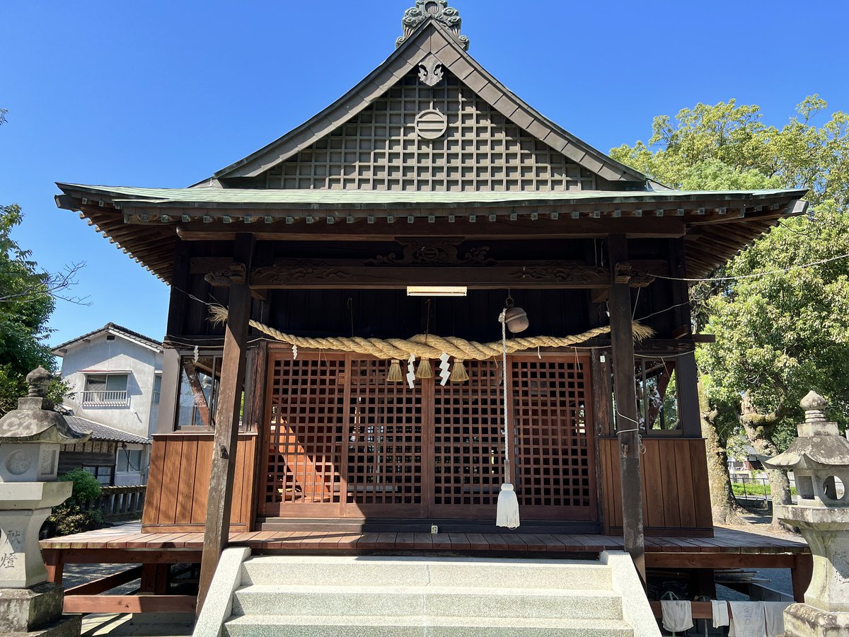 JMCL77618282's tweet photo. 八代市鏡町、松尾神社

 灯籠の礎石には盃状穴。

＃Cupmark #盃状穴 https://t.co/migxYsmYMb
