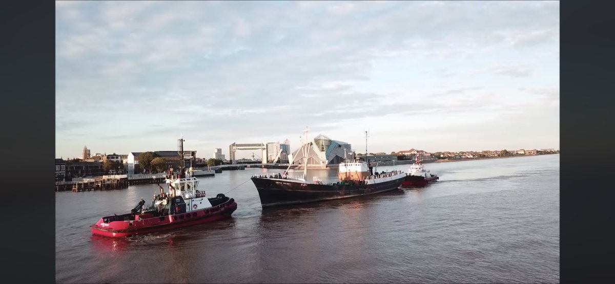 humberdrone's tweet photo. @SMSTowage tugs moving Hull trawler ARCTIC CORSAIR https://t.co/Wyaa11dZLF