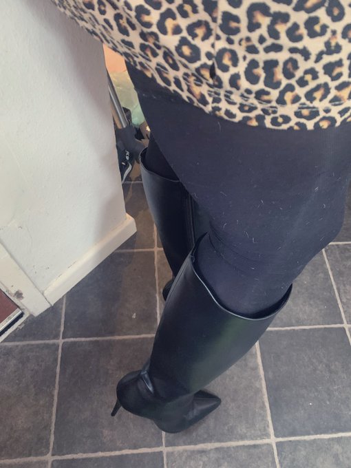 New boots and dress #sissy #sissybreed #sissygirlfriend 👢👗 https://t.co/9Ae71SelPD<a href="/tag/sissy"class="tags">#sissy</a><a href="/tag/sissybreed"class="tags">#sissybreed</a><a href="/tag/sissygirlfriend"class="tags">#sissygirlfriend</a>