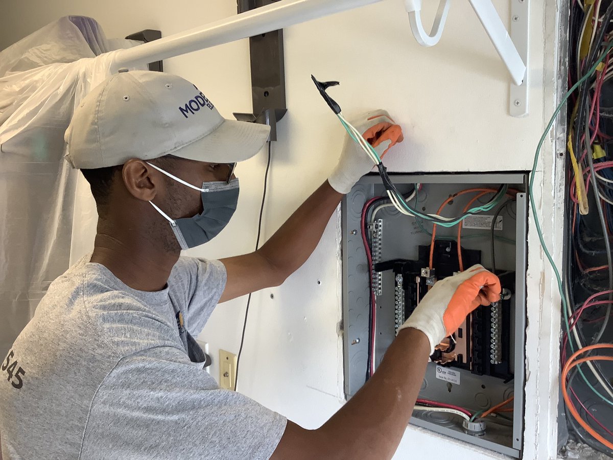 ModesteElectric's tweet image. Happy Thursday, Friends!
Are you working hard or hardly working?!

#miamielectrician #electriciansmiami #modesteelectric #WeLoveWhatWeDo
#thursdaymorning