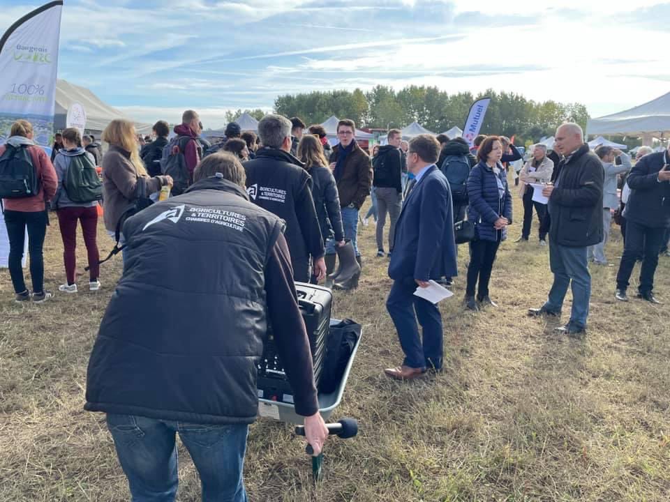 VilledeBeaufort's tweet photo. [🌿VÉGÉTAL VILLAGE] 
La Sté Hemp-it à #BeaufortEnAnjou accueille "Végétal Village" aujourd'hui.
👍 Lancement de l'événement avec l'inauguration à 10h30 ce matin.
Suivez-les sur : https://t.co/7HKxpGOyKo
#JaimeBeaufort #ccbv #vegetalvillage https://t.co/kUgx0giQ89