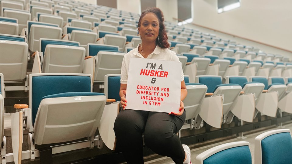 As an instructor for BIOS 101 and LIFE 120, Marianna Burks is dedicated to helping students overcome their struggles in science and realize their capacity for success. #ImAHusker

bit.ly/3kVgHgV
<a href="/UNLsbs/">Nebraska Bio Sci</a> <a href="/Burkscognition/">Marianna Burks</a>