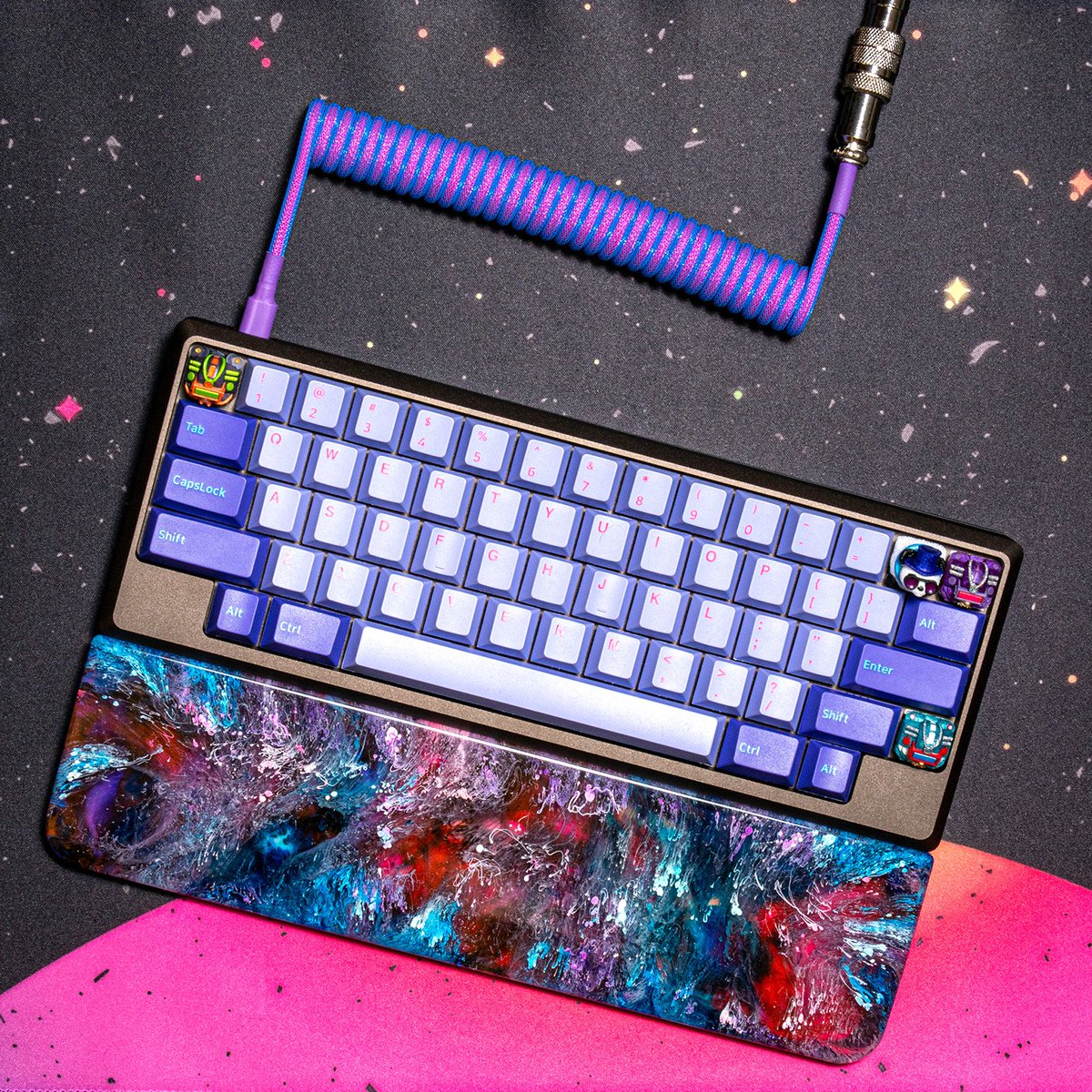 kablecatalogue's tweet photo. Vaporwave and tokyo60 combo
#mechanicalkeyboards #Drop #massdrop #artisankeycap #artisanwristrest https://t.co/bwPKMBpmCu
