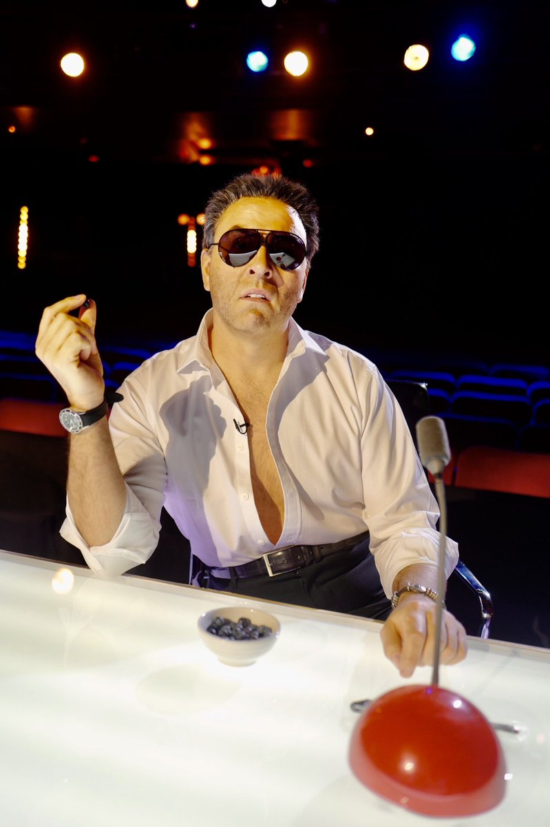 davidwalliams's tweet photo. Happy Birthday @SimonCowell https://t.co/Vy9Yr9aM9k