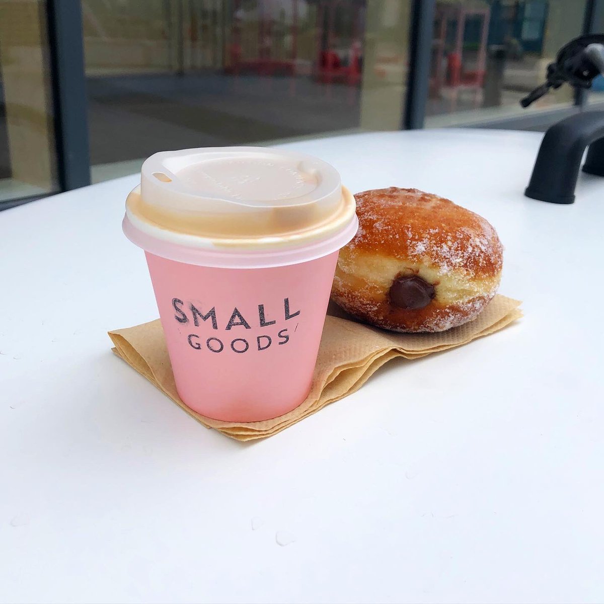ShiftDelivers's tweet image. Powered by local businesses 💚

We’re partial to a coffee and a sweet treat, in fact it’s what keeps us fuelled! 🙌☕️🍩

Today’s tasty treat comes from the one and only Small Goods - East Bristol’s newest delight 😍.

Power behind the peddles!