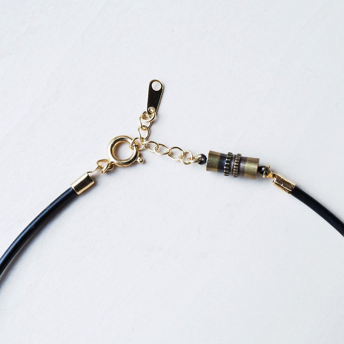 ∵∴∵∴∵∴ 受注制作で販売中です🧵∵∴∵∴∵

てまりのネックレスです。
留め具をマグネットにして、
着脱しやすくなりました✳︎

minne.com/@rabo-na

#絹糸 #和 #アクセサリー #金具 #ハンドメイド #模様  #伝統色 #手作り #和柄  #リニューアル #和 #マグネット　#ネックレス #japan #丸