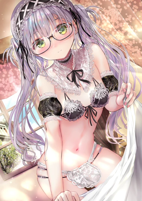 朝起こしてくれるランジェリーメイドのメイドさんのメガネ差分になります。 