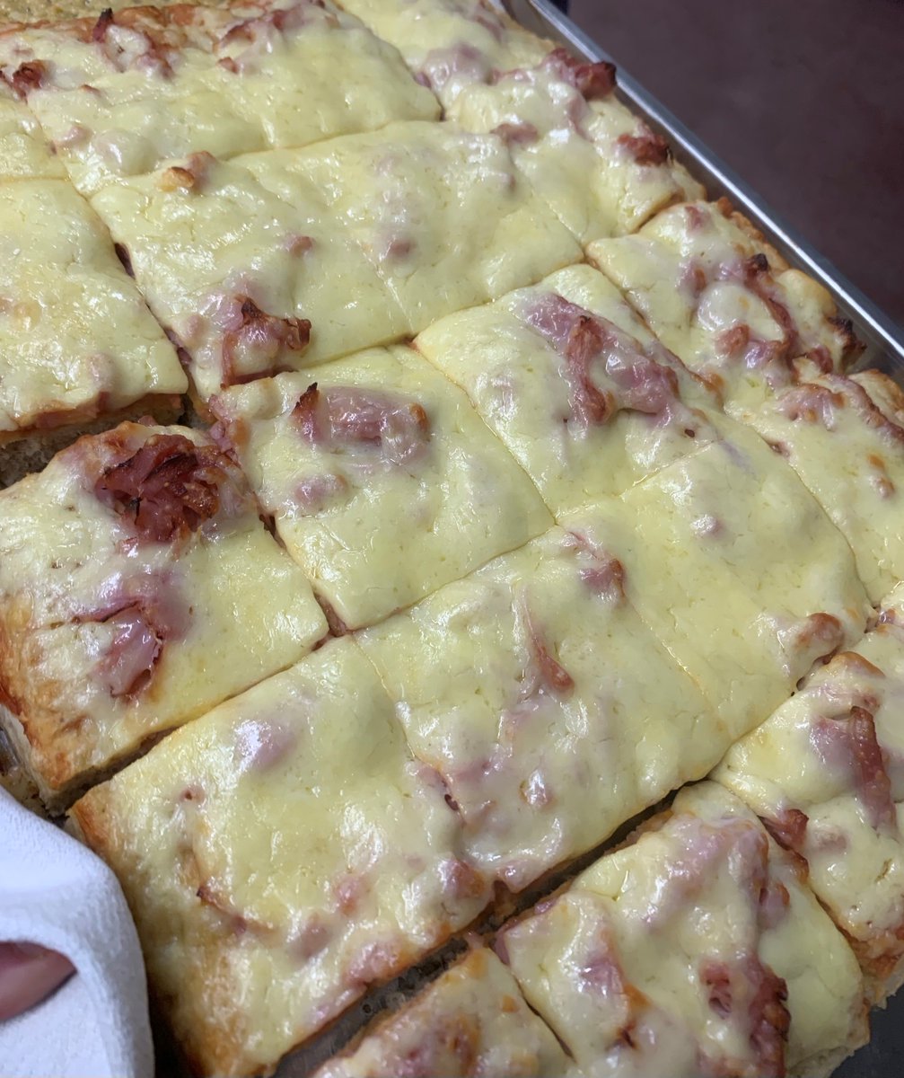 Children's favourite on the menu for lunch today 😀Homemade Ham Pizza with a delicious Rainbow Salad
🍕🥕🥒🍅
<a href="/WilliamStukeley/">WilliamStukeley</a> 
@whaplodeprimary