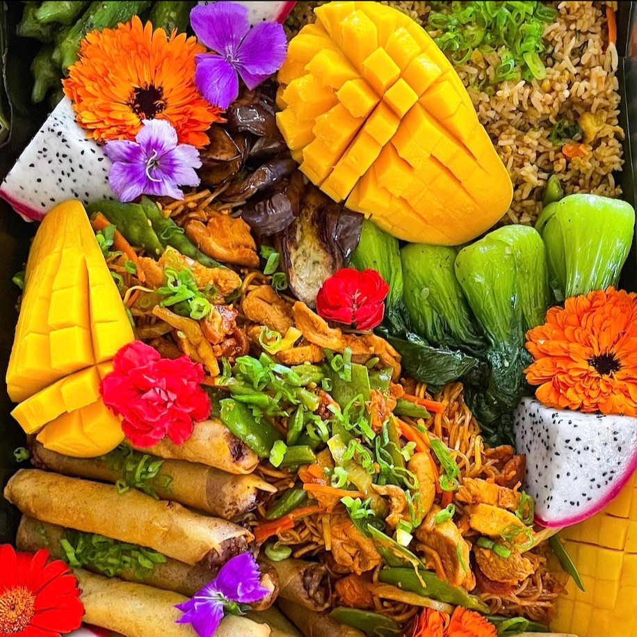 pigandfire's tweet photo. Pop-Up on Saturday: Kamayan Family Meal + Roast Suckling Pig - https://t.co/4DKZX8WAaP https://t.co/yU4RxlOKyG