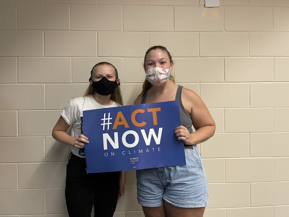 DefendOurFuture's tweet photo. .@RepStephMurphy and @RepDarrenSoto, let's go bold on equitable climate solutions! #ACTNow #GoBoldOnClimate #Knights https://t.co/4Rjoc49Sn8