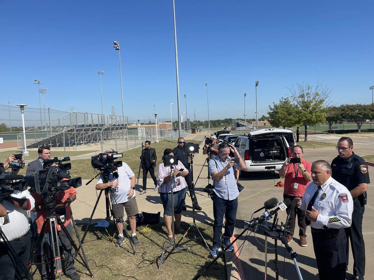 Thankful for the regional collaboration with our local, state and federal partners.  Especially grateful for our friendships with <a href="/MansfieldChief/">Chief Tracy Aaron</a> and <a href="/ChiefScesney/">Daniel Scesney</a> who stood with <a href="/ArlingtonPD/">Arlington, TX Police</a> during the pressers. Continue to pray for those affected yesterday.