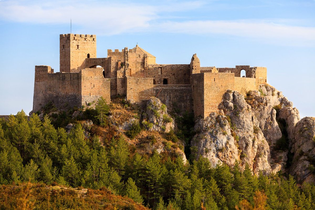 Huescaturismo's tweet photo. 6 Razones para venir a Huesca 💚 en el puente del pilar
-Rica gastronomía 🍳
-Nuestras visitas guiadas 🤓
-Comercio local donde comprar 🛒 productos típicos
-Colores 🍁 del Pirineo
-Castillos 🏰 de #Montearagón y #Loarre
-Hoteles 🔝 mejor valorados de #España según Booking. https://t.co/dCYk6xm23a