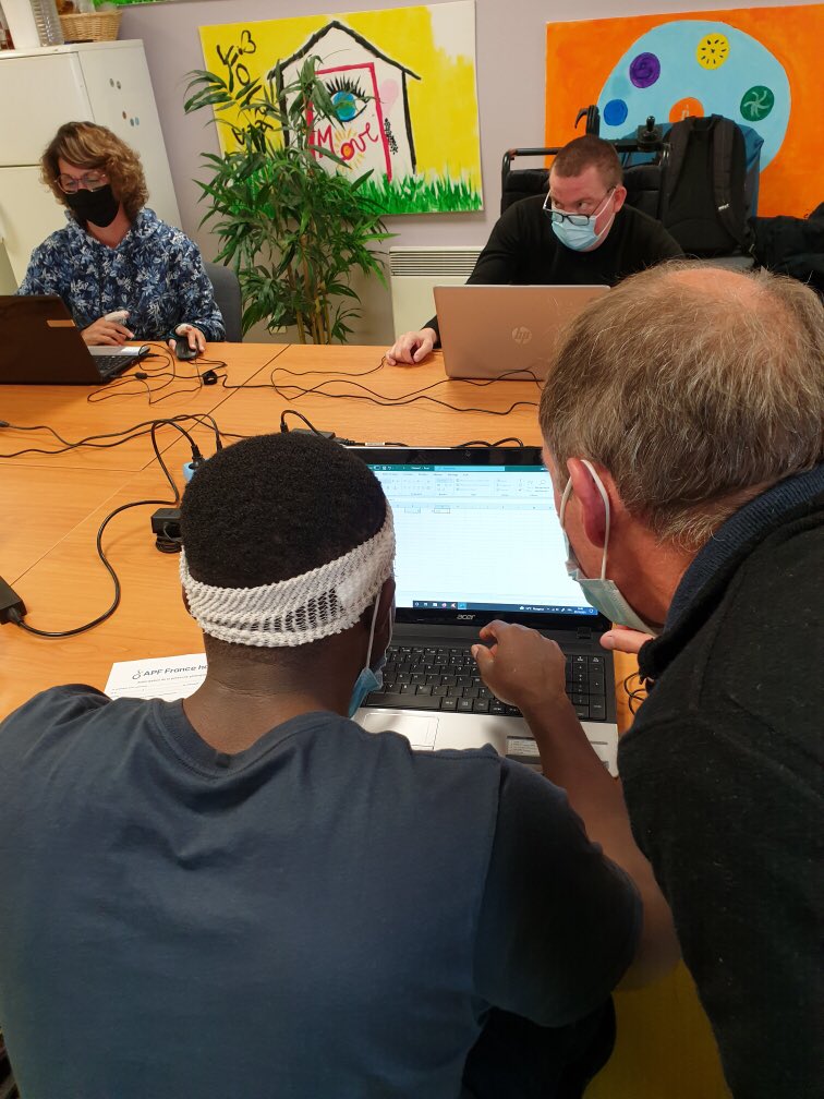 OrangeCVL's tweet photo. .@OrangeSolidariT propose des ateliers numériques gratuits au sein de @APFCVL pour faire du numérique un facteur d’égalités des chances

#RSE #inclusionnumerique https://t.co/tp1hW6bOGo