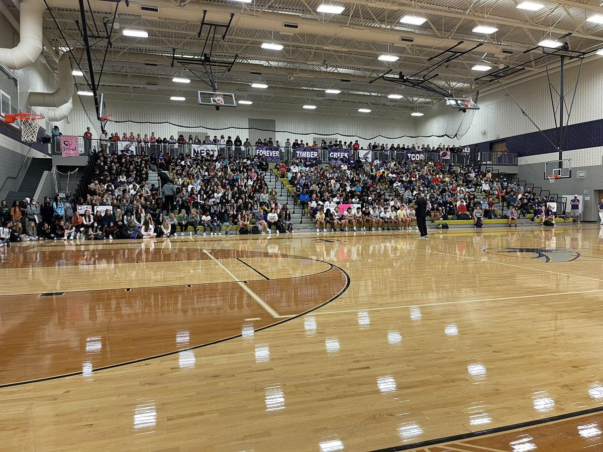 TCHS_WAthletics's tweet photo. Thank you to @MackeySpeaks with @2Wordstv for coming to speak with our student athletes this morning about character and being a reliable teammate. “The currency of success is sacrifice” @KISDAthletics
#CharacterMatters #LoveYourTeammates #Determinator https://t.co/Oa6zSi7T7R