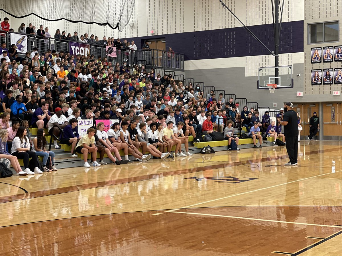 TCHS_WAthletics's tweet photo. Thank you to @MackeySpeaks with @2Wordstv for coming to speak with our student athletes this morning about character and being a reliable teammate. “The currency of success is sacrifice” @KISDAthletics
#CharacterMatters #LoveYourTeammates #Determinator https://t.co/Oa6zSi7T7R