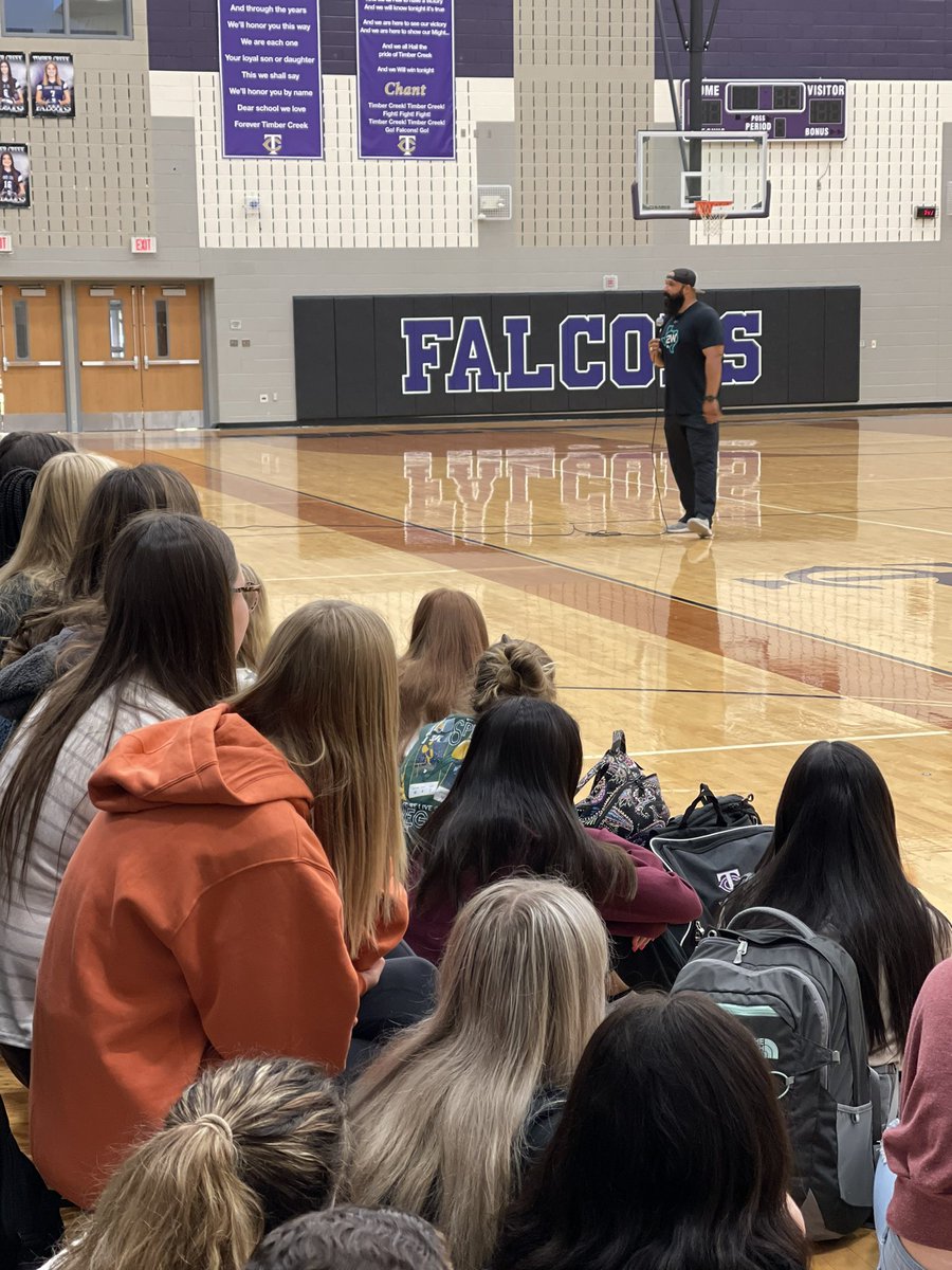 TCHS_WAthletics's tweet photo. Thank you to @MackeySpeaks with @2Wordstv for coming to speak with our student athletes this morning about character and being a reliable teammate. “The currency of success is sacrifice” @KISDAthletics
#CharacterMatters #LoveYourTeammates #Determinator https://t.co/Oa6zSi7T7R