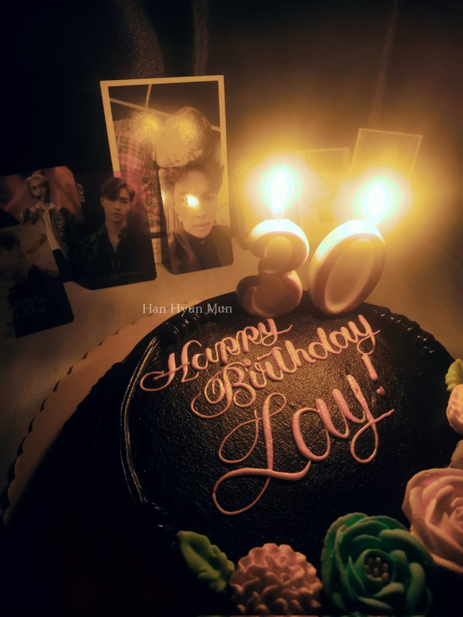 MOONHYUN04light's tweet photo. HAPPY BIRTHDAY TO OUR MULTI-AWARDED KING, @layzhang ๐ฅณ๐
Thank u for always making us proud. Thank u for staying w/ us, w/ EXO.
We are so blessed to have you in this lifetime. ๐ค
#AllRounderLAYDay #LAYTrueFire #EXO #Yixing #LAY #laybirthday @weareoneEXO @lay_studio https://t.co/Jr4wSNWyGc