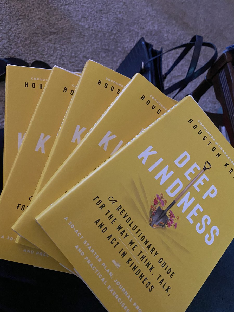 Dropping off a little sunshine ☀️ to my teammates that participated in the @getyourteachon conference with me this past weekend. 📚📒#deepkindness @houstonkraft