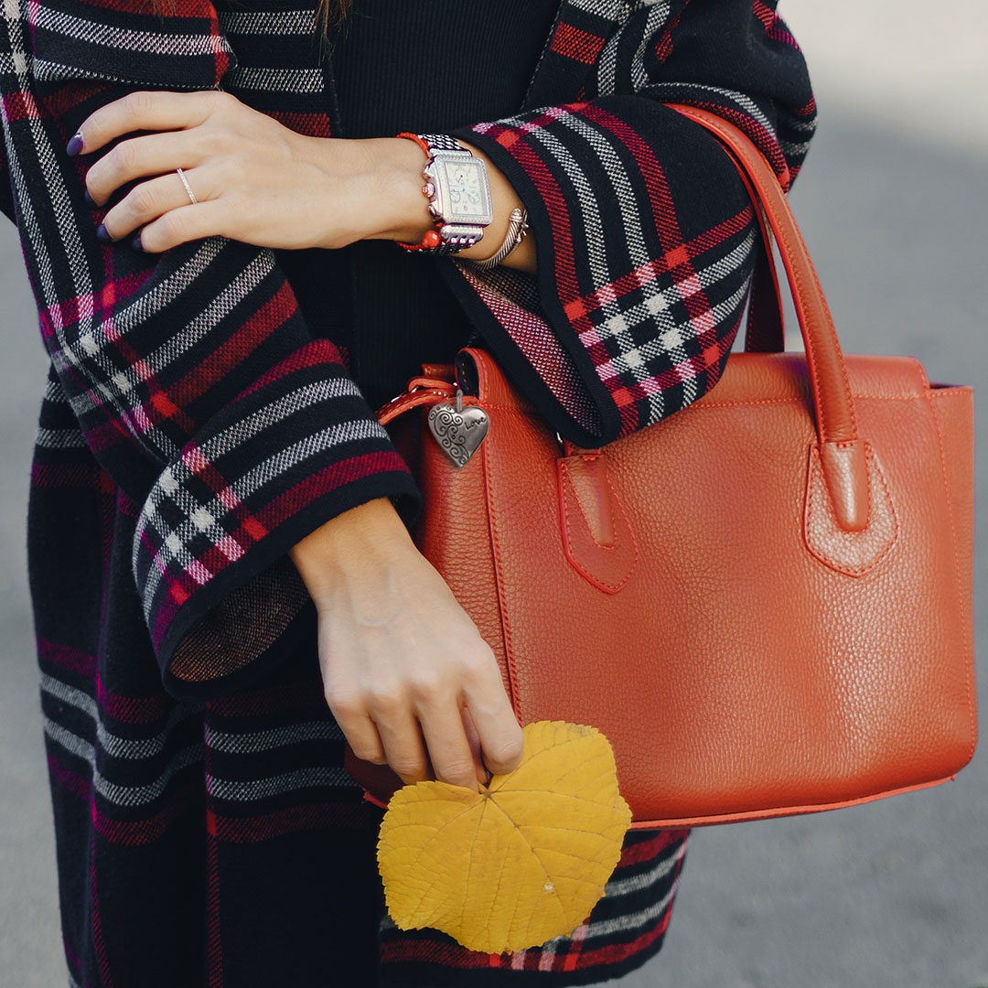 FindersKeyPurse's tweet image. 🌦It's time to pull out our coats and autumn purses.👜Don't forget to add a new Finders Key Purse!

#finderskeypurse #holidaygifts #fallfashion #fashion #ootd #musthave #falloutfit #favoriteaccessory #handbag #giftideas #whatsinmybag#shopsmall #womanowned #loveit #nomoredigging