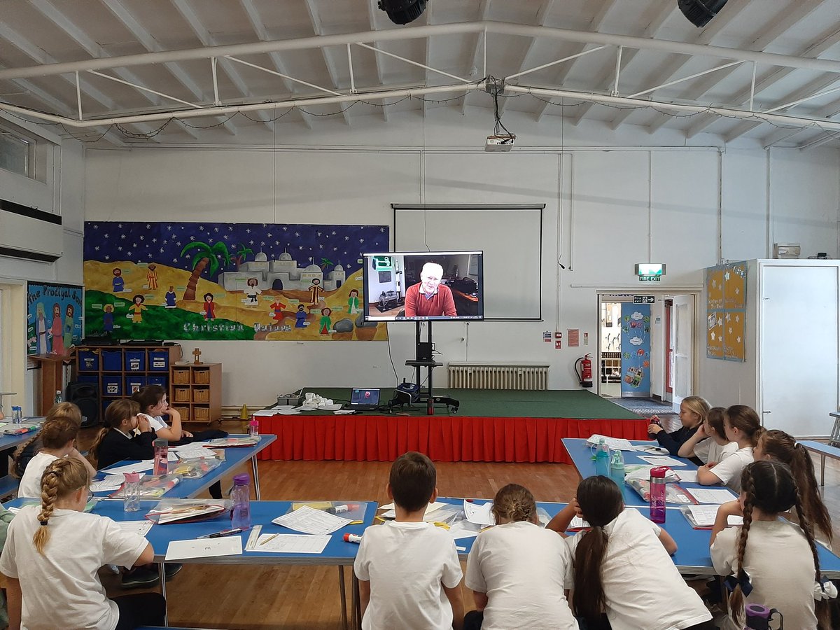 StAndrewsCoE's tweet image. Year 5 are listening to Dr Andy Aldrin speak about his dad Buzz Aldrin and what it was like to grow up with his famous dad being an astronaut. #STEMFestinSpace @LDSTEducation