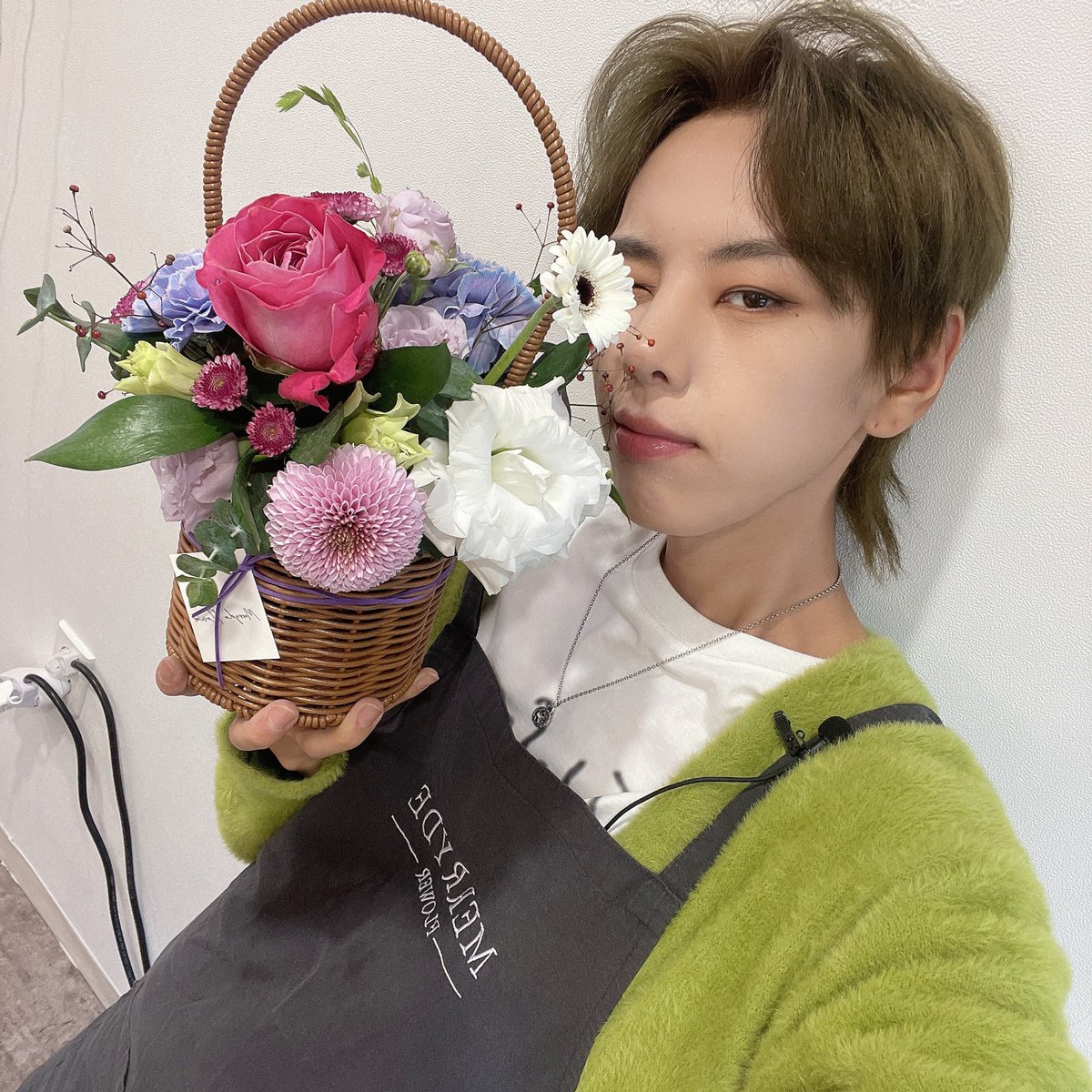 WEi__Spain's tweet photo. @WEi__Member [📝 TRAD]

[#DAEHYEON] Con RUi🌺 

Cr: @WEi__Member 
Trad: @WEi__Spain 🌱 https://t.co/B0cLFEfhNg