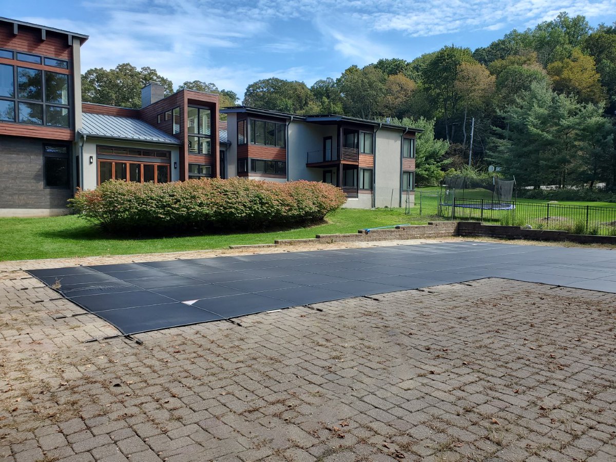 MeycoPoolCovers's tweet image. A black MeycoLite pool cover is the perfect compliment to this amazing post-modern home.
.
.
.
#poolcover, #safetycover, #poolsafety, #winterize, #safetyfirst, #meyco, #meycopoolcover, #meycolite, #meycosafetypoolcover, #coverup, #wevegotyoucovered