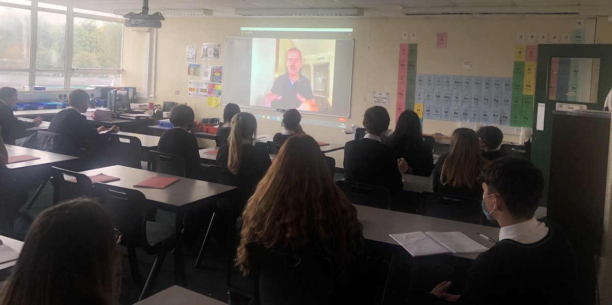 WinfieldScience's tweet image. Ydych chi erioed wedi meddwl sut fasai fywyd ar y blaned Mawrth ac a allai bodau dynol ddarganfod ryw ddiwrnod?  Yr 9 are learning about missions to Mars from 3 times Canadian Astronaut &amp;amp; ex commander of the International Space Station, Chris Hadfield. Thanks to #STEMFestinSpace
