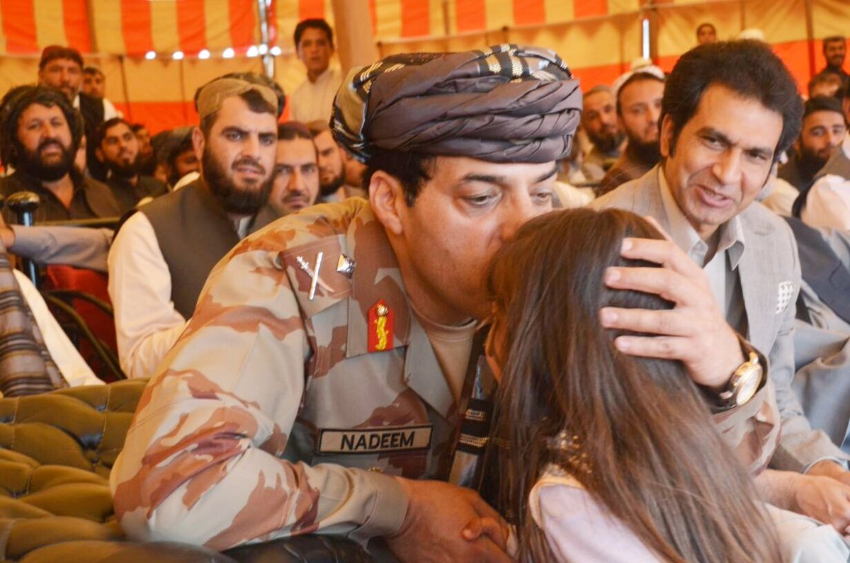 "دشمن کے بہکاوے میں آ کر پہاڑوں پر جانیوالے اگر ہزاروں سال لڑیں تو بھی یہ جنگ جیت نہیں سکتے کیونکہ پاکستان ناقابل تسخیر ہے" 
#DGISI 
#DGISINadeemAnjum
#PakArmyZindabad #Pakistan
#نانی_کا_ترجمان_زانی