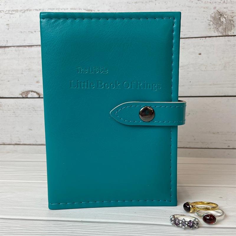 The perfect storage solution, the Little Book of Rings will store up to 27 rings, in a softly padded compartment.  
bit.ly/2ZVo7Zg
🌏We ship Worldwide!🌏
#janeausten #regencygifts #littlebookofrings